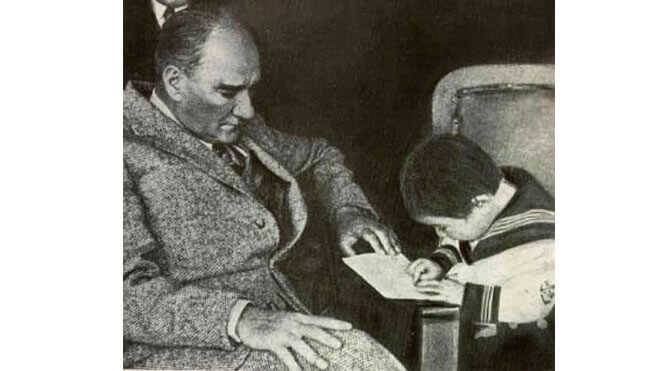Başöğretmen Mustafa Kemal Atatürk