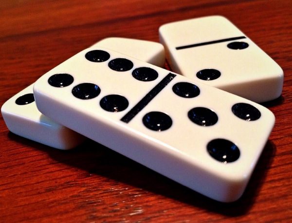 Domino Nedir? Nasıl Bir Oyundur? Domino Nasıl Oynanır? Tarihçesi ve Çeşitleri