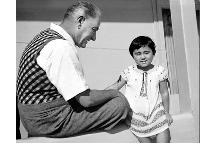 Atatürk ve Çocuk