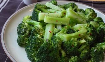 Kolay Brokoli Salatası Tarifi
