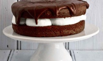 Çikolatalı Doğumgünü Pastası Tarifi