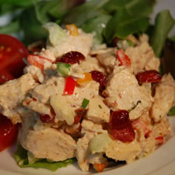 Kızılcıklı Tavuk Salatası