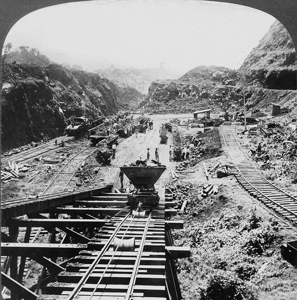 1907 yılına ait bu fotoğrafta Panama kanal inşaatı görülmektedir.