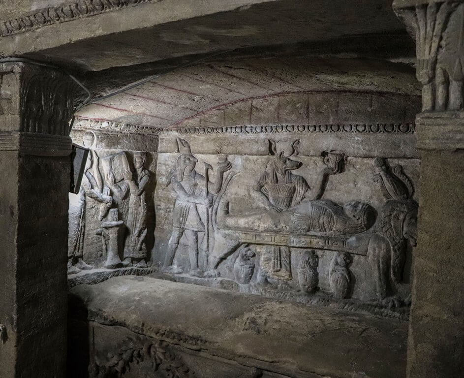 İskenderiye Kom es-Shoqafa Yeraltı Mezarları