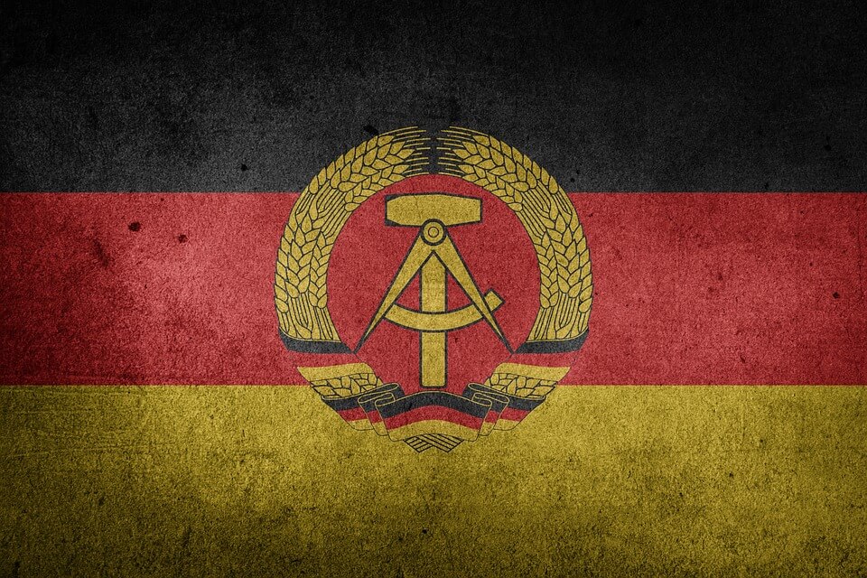 Doğu Almanya Bayrağı