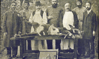 Miralay Hüseyin Remzi Bey (Ortada)