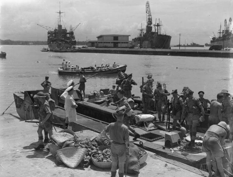 Müttefik birlikler Tamatave limanında , Eylül 1942