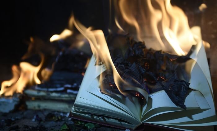 yanan kitap
