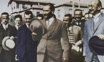 Atatürk ve Şapka Devrimi