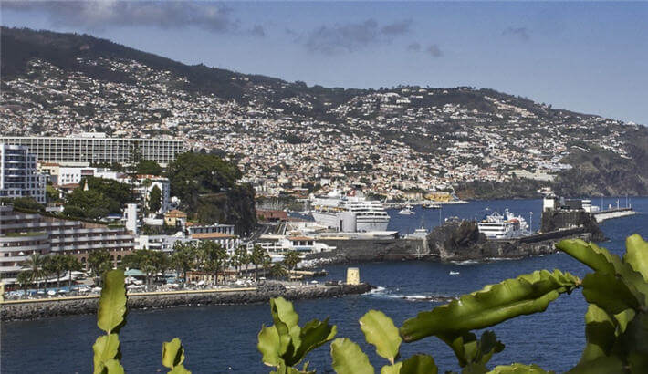 Madeira Adalarında bulunan Funchal kentinden bir görünüm