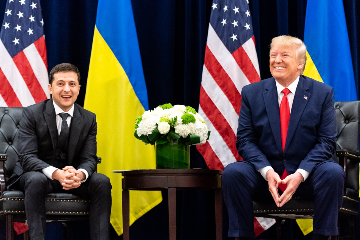 Zelenski , 25 Eylül 2019'da New York'ta ABD Başkanı Donald Trump ile bir araya geldi