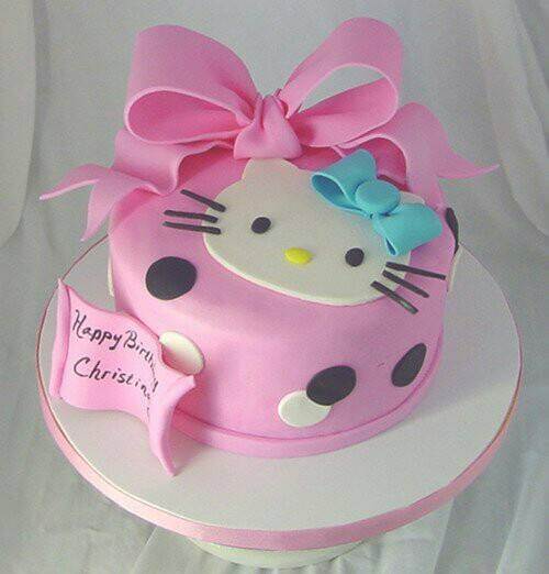 Hello Kitty Şekilli Pastalar