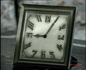 Saat tam 09:05'de durmuş olan Atatürk'ün ölüm anını gösteren saat