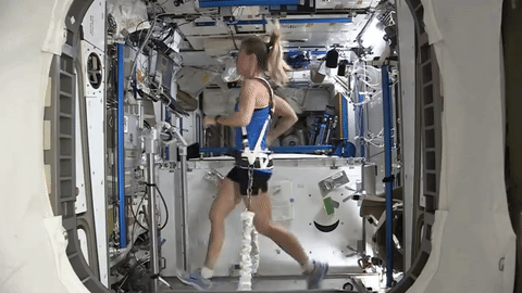spor yapan astronot