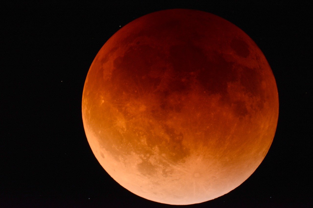 Ay Tutulmasında Ay Neden Kırmızı Olur? Kanlı Ay Nasıl Oluşur?